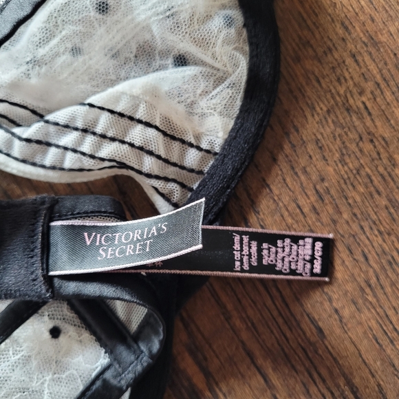 Victoria's Secret White Black Lace Low Cut Demi Bra Size Women's 32C - Picture 7 of 8